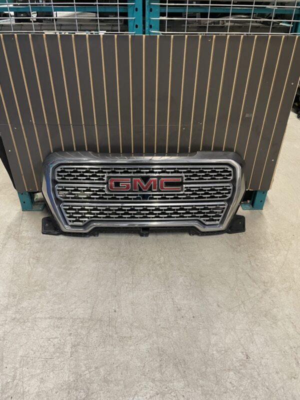 2019 - 2022 GMC SIERRA 1500 DENALI FRONT CHROME GRILLE WITH CAMERA HOLE 84699827