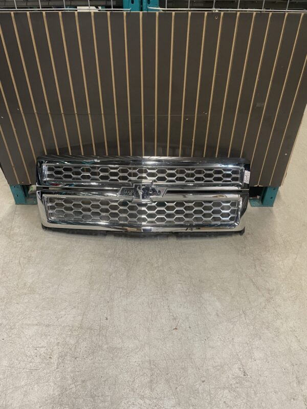 2015 - 2020 CHEVY SILVERADO 1500 FRONT GRILLE CHROME 23164476