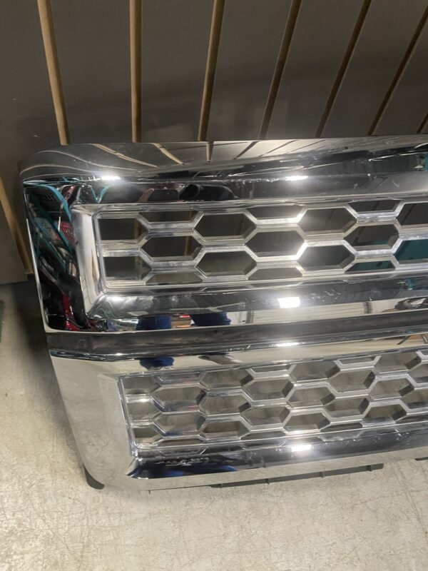 2015 – 2020 CHEVY SILVERADO 1500 FRONT GRILLE CHROME 23164476