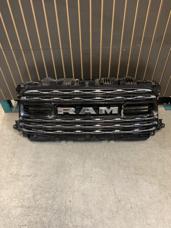 2019 - 2024 RAM 2500 / 3500 LIMITED FRONT GRILLE