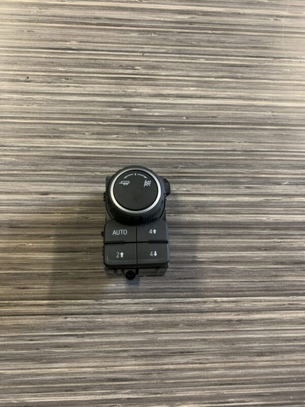 2019 - 2022 CHEVY SILVERADO 1500 RIDE CONTROL SWITCH 84490302