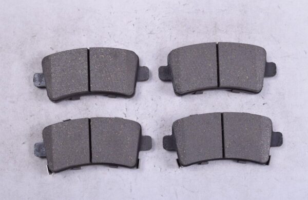 2010 - 2019 CHEVY IMPALA / MALIBU / BUICK ALLURE / LACROSSE / REGAL / CADILLAC XTS / SAAB 9-5 BRAKE PADS SET RR CERAMIC D1430