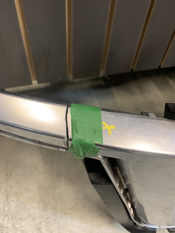 2021 – 2023 CADILLAC ESCALADE FRONT GRILLE 84830289