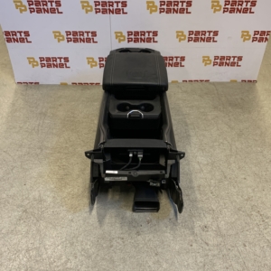 2019 - 2024 NEW STYLE 5TH GENERATION RAM 1500 NEW STYLE CREW CAB WITH REAR CHARGING PORT