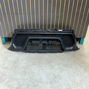 2019 - 2024 RAM REBEL 1500 BLACK MOLDED UPPER GRILLE ASSEMBLY 