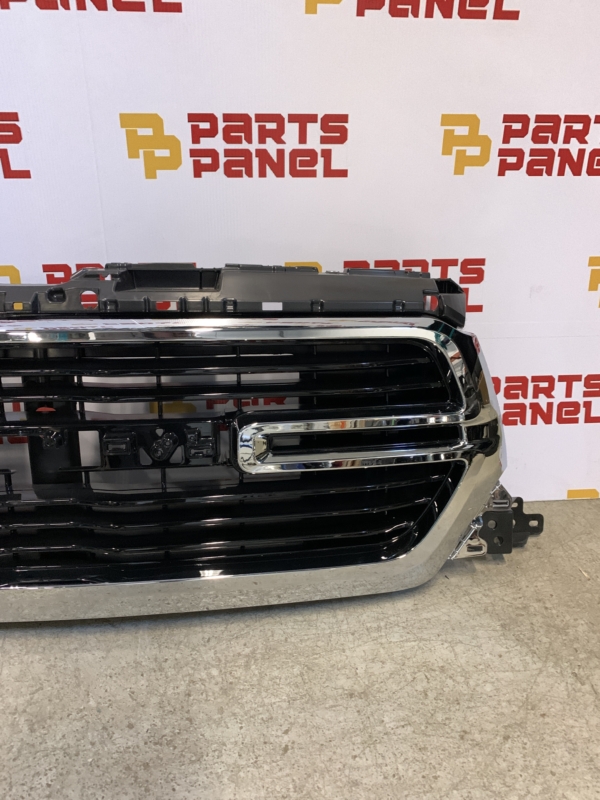 2019 – 2020 RAM 1500 FRONT NEW OEM CHROME GRILLE 