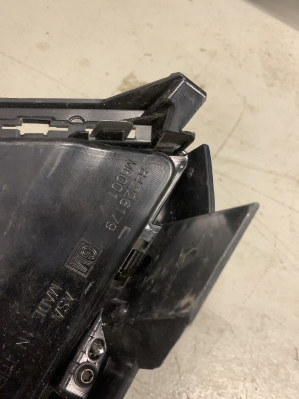 2020 – 2023 CADILLAC XT6 FRONT BUMPER CENTER GRILLE OEM 84226179