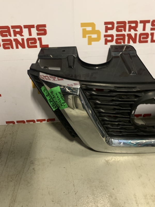2017 – 2019 NISSAN ROGUE FRONT GRILLE 