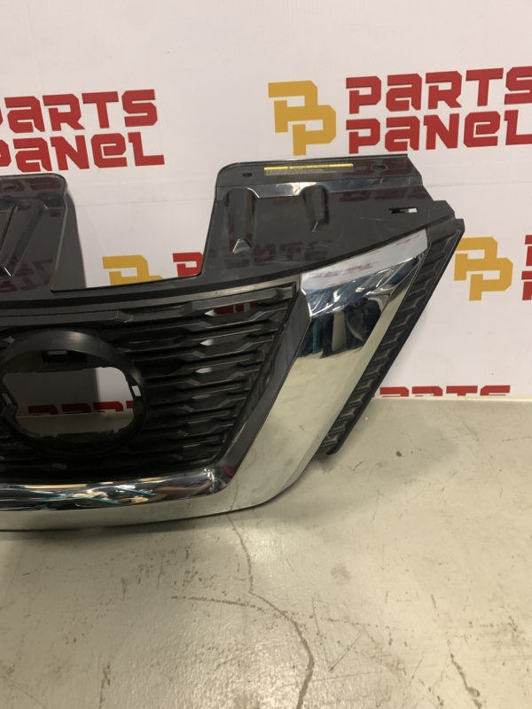 2017 – 2019 NISSAN ROGUE FRONT GRILLE 