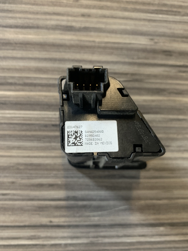 2014 – 2019 GMC SIERRA CHEVY SILVERADO 1500 / 2500 / 3500 DRIVER SIDE SEAT HEAT SWITCH 23147627
