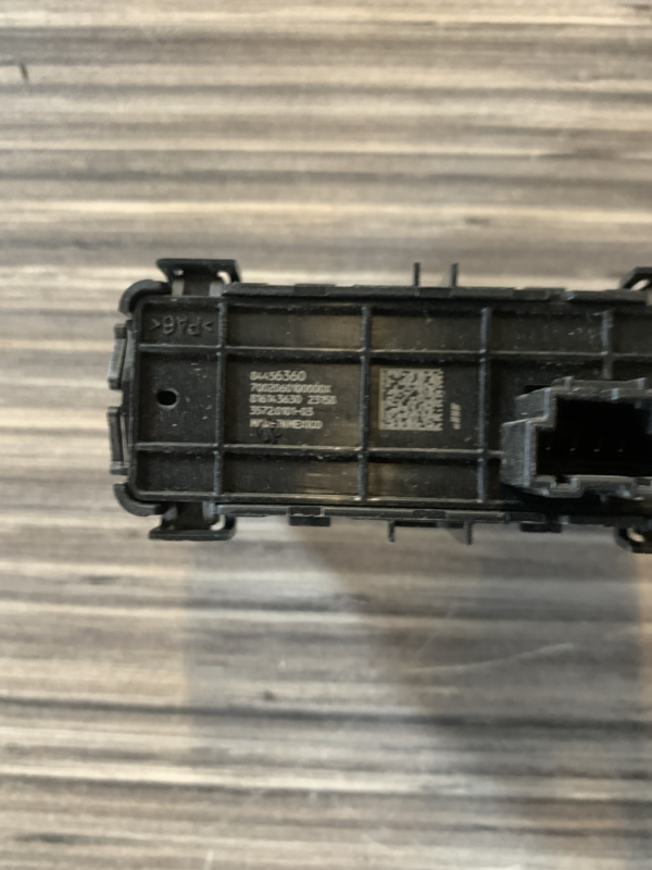 2019 – 2025 GMC SIERRA / CHEVY SILVERADO 1500 / 2500 / 3500 DRIVER INFORMATION SWITCH 84456360 2019 – 2025 GMC SIERRA / CHEVY SILVERADO 1500 / 2500 / 3500 DRIVER INFORMATION SWITCH 84456360