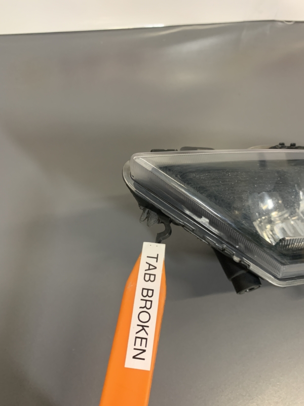 2016 – 2021 VOLVO XC60 / XC90 / S90 AND V90 DRIVER SIDE FOG LIGHT ASSEMBLY 31434666