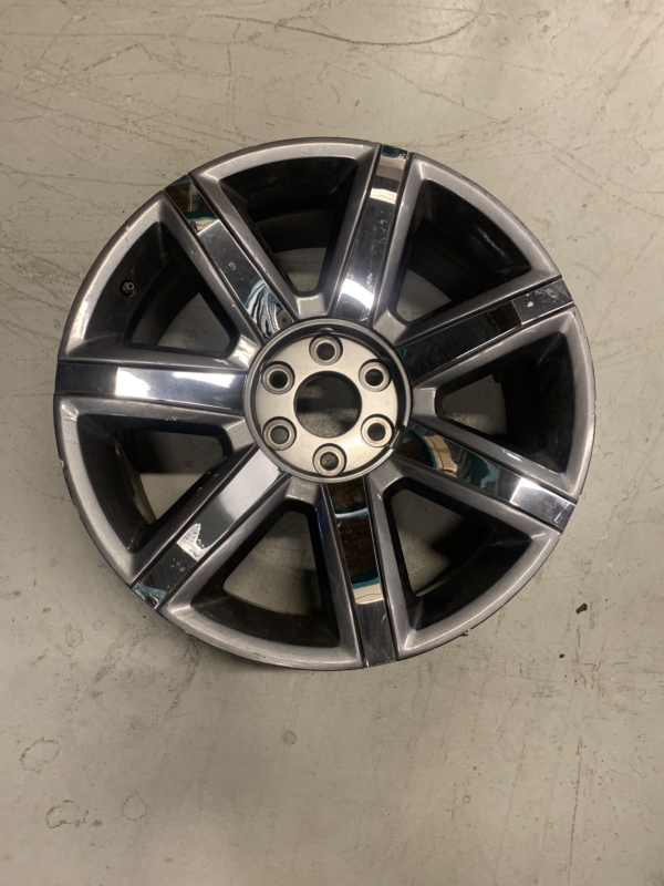 2015 - 2020 GM CADILLAC ESCALADE 22'' INCHES SILVER WITH CHROME INSERT WHEEL RIM OEM USED