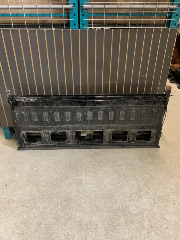 2019 – 2025 CHEVY SILVERADO 2500 / 3500 BLACK OEM TAILGATE / LIFTGATE WITH AUTO ASSIST 