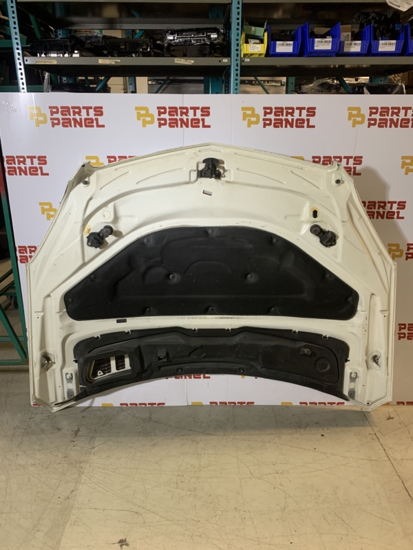 2006 – 2012 MERCEDES R CLASS R350 WHITE OEM USED HOOD WITH VENT
