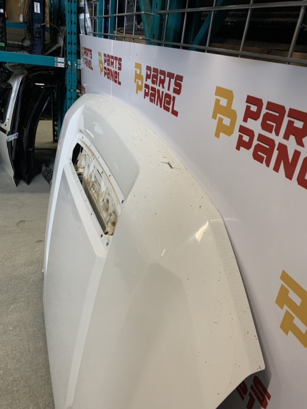 2020 – 2025 CHEVY SILVERADO 2500 3500 WHITE OEM HOOD WITH VENT