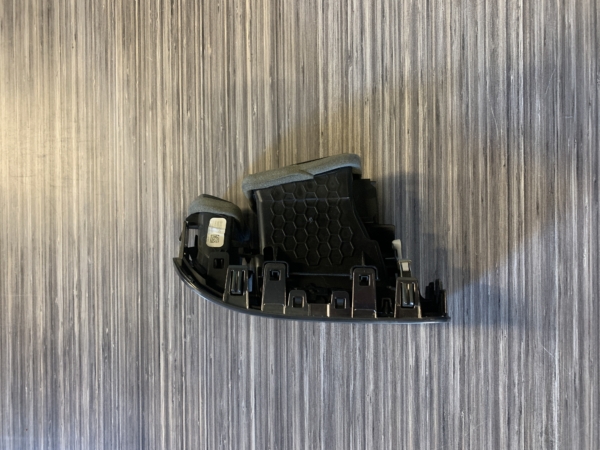 2019 – 2024 RAM 1500 / 2500 / 3500 PASSENGER SIDE DASH OUTER AIR VENT OEM 6BK662X7AD