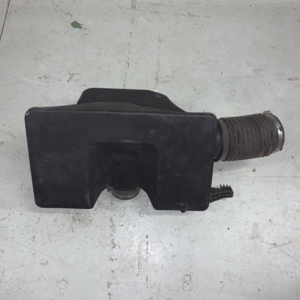 2014 - 2018 GMC SIERRA CHEVY SILVERADO 1500 AIR CLEANER OUTLET DUCT BOX 23160321