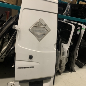 2010 - 2018 MERCEDES SPRINTER 2500 / 3500 DRIVER SIDE LEFT REAR DOOR WHITE