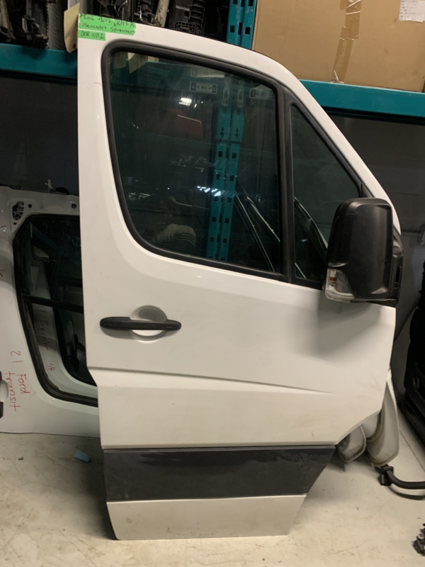2006 – 2018 MERCEDES SPRINTER 1500 / 2500 / 3500 PASSENGER SIDE RH FRONT DOOR WHITE 2006 - 2018 MERCEDES SPRINTER 1500 / 2500 / 3500 PASSENGER SIDE RH FRONT DOOR WHITE