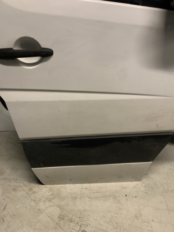 2006 – 2018 MERCEDES SPRINTER 1500 / 2500 / 3500 PASSENGER SIDE RH FRONT DOOR WHITE 2006 – 2018 MERCEDES SPRINTER 1500 / 2500 / 3500 PASSENGER SIDE RH FRONT DOOR WHITE