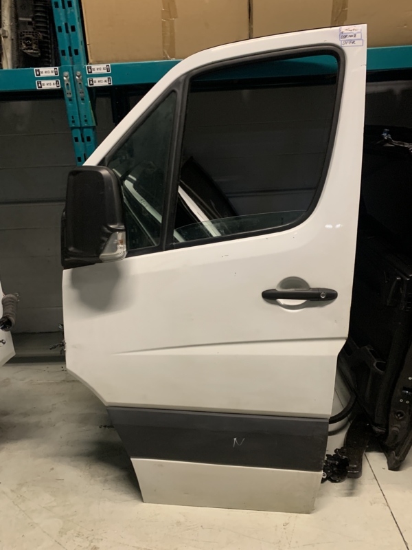 2006 – 2018 MERCEDES SPRINTER 2500 / 3500 DRIVER SIDE LH FRONT DOOR WHITE 2006 - 2018 MERCEDES SPRINTER 2500 / 3500 DRIVER SIDE LH FRONT DOOR WHITE