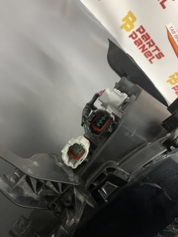 2022 – 2024 MITSUBISHI OUTLANDER RIGHT SIDE LED HEADLIGHT ASSEMBLY