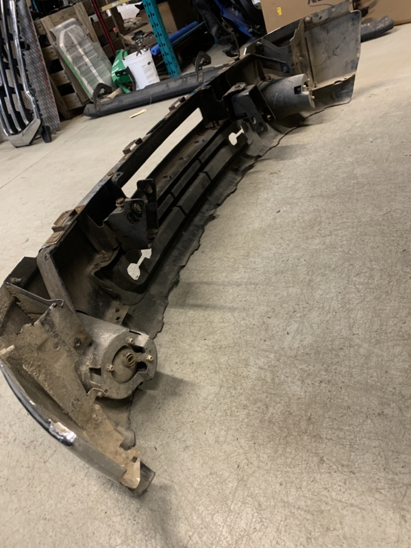 2006 – 2013 GMC SIERRA 2500 / 3500 FRONT BUMPER CHROME ASSEMBLY WITH FOG LIGHTS