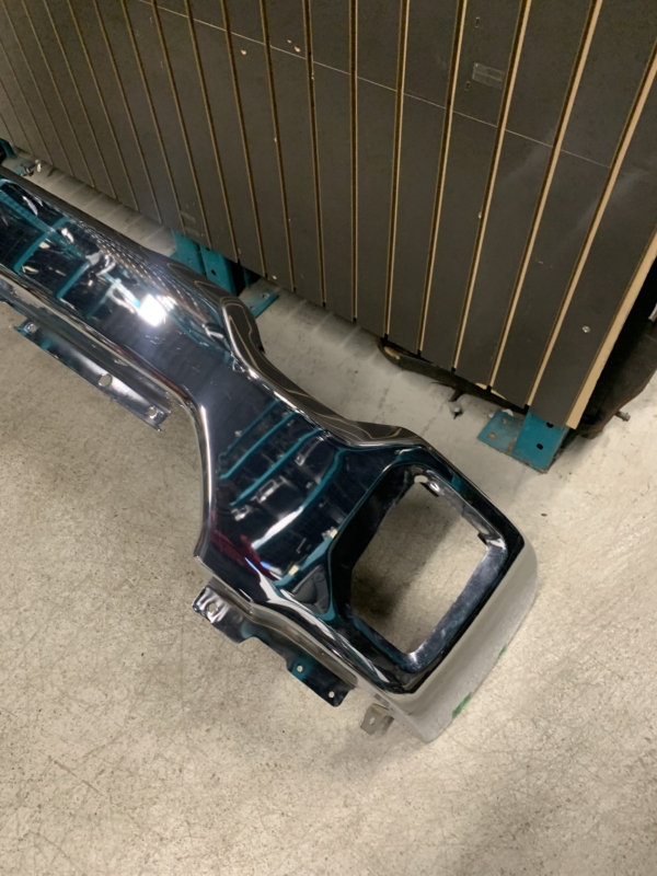 2020 – 2023 GMC SIERRA 2500 / 3500 FRONT BUMPER CHROME FACEBAR OEM