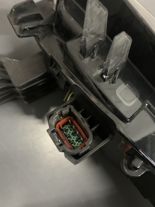 2022 – 2025 MITSHUBISHI OUTLANDER FRONT LH DRIVER SIDE PARK / FOG LAMP  8310A043