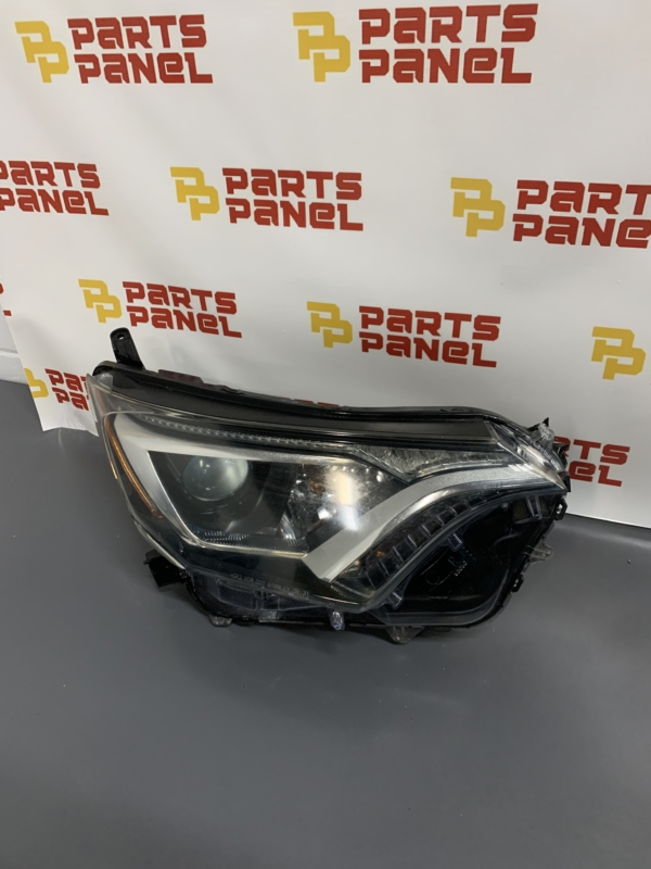 2016 - 2018 TOYOTA RAV4 HALOGEN HEADLIGHT PASSENGER RH SIDE HEADLIGHT OEM USED