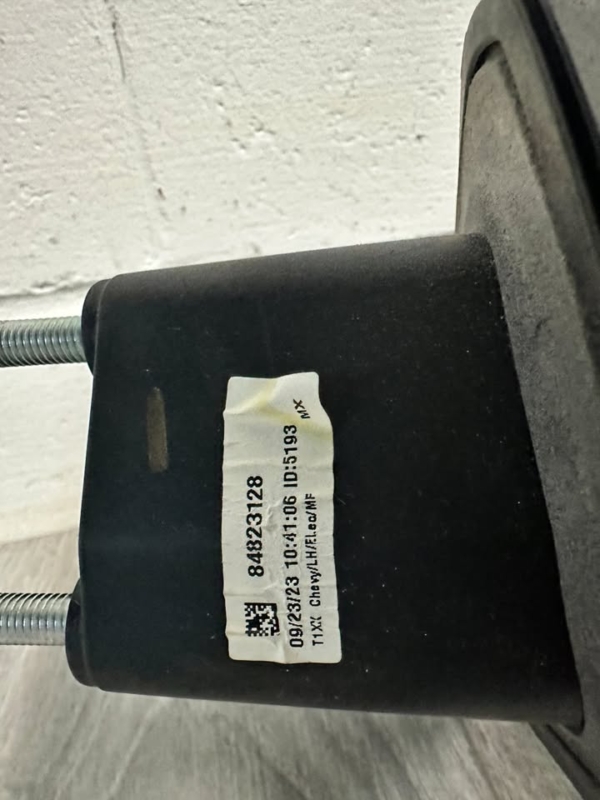 2019 – 2024 CHEVY SILVERADO 1500 LEFT / DRIVER SIDE DOOR MIRROR OEM 84823128