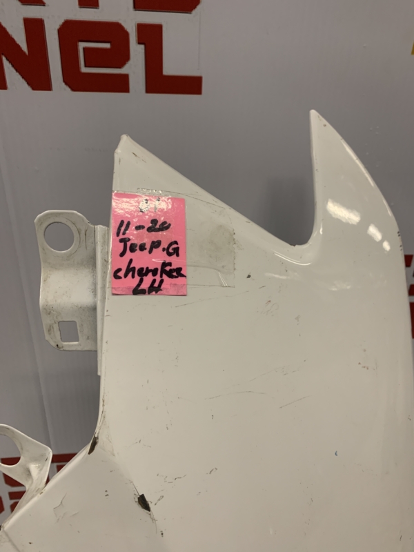 2011 – 2020 JEEP GRAND CHEROKEE DRIVER LH SIDE FENDER WHITE OEM USED 